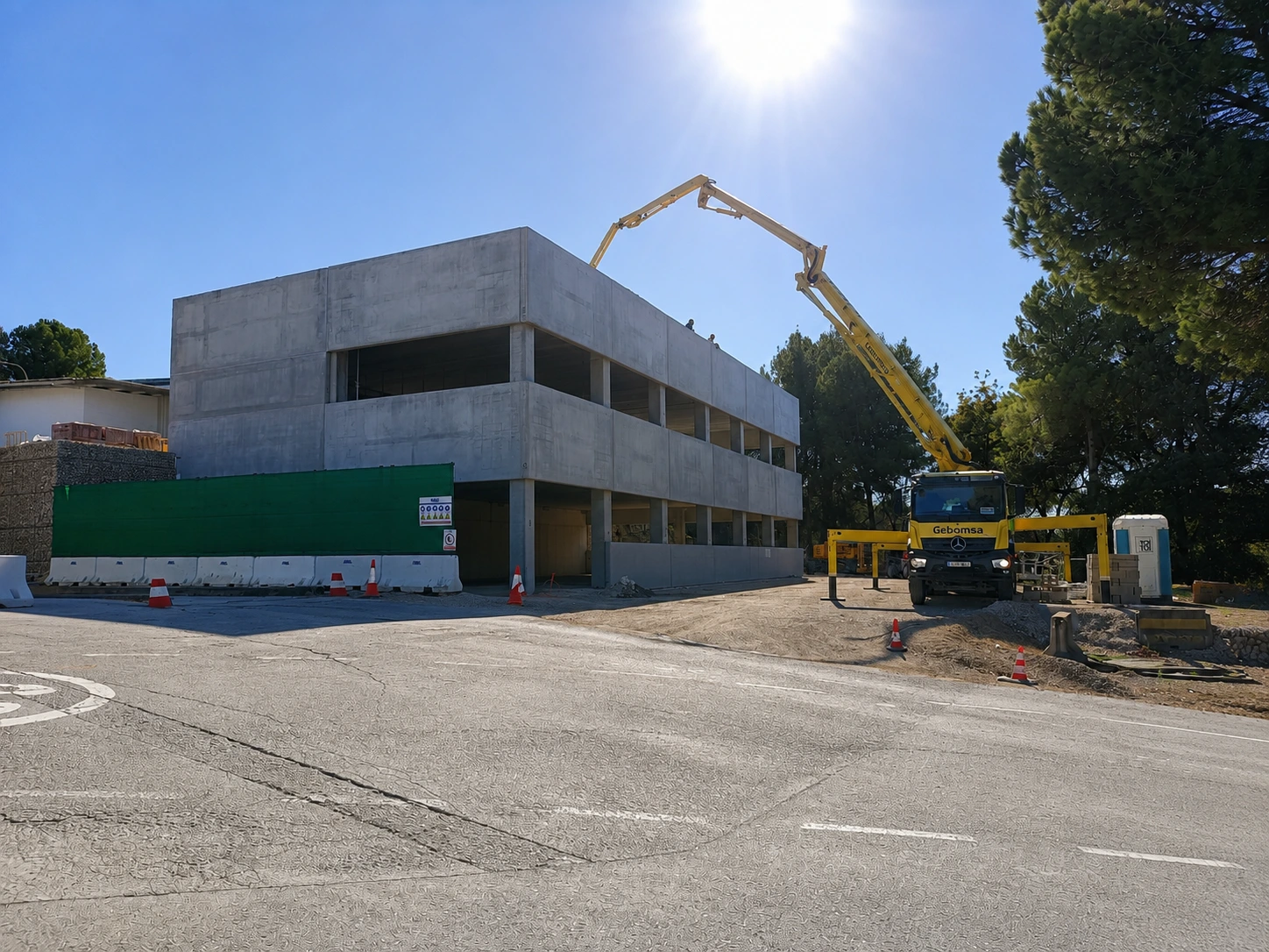 Avance de la construcción del edificio de servicios y oficinas de la pedrera La República.
