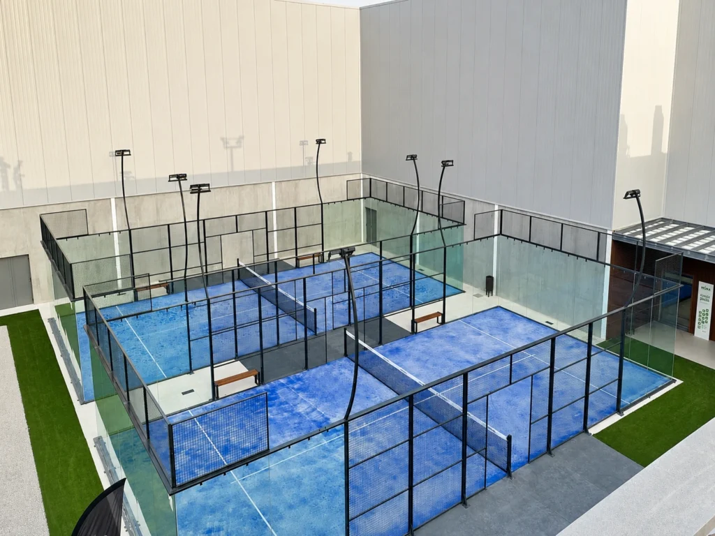 Pistas del nuevo centro deportivo de pádel de Sant Feliu de Llobregat