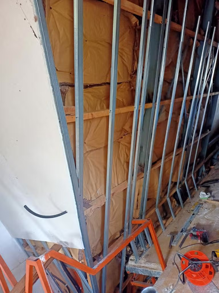 Cerramientos interiores con perfilería metálica y placas de yeso laminado