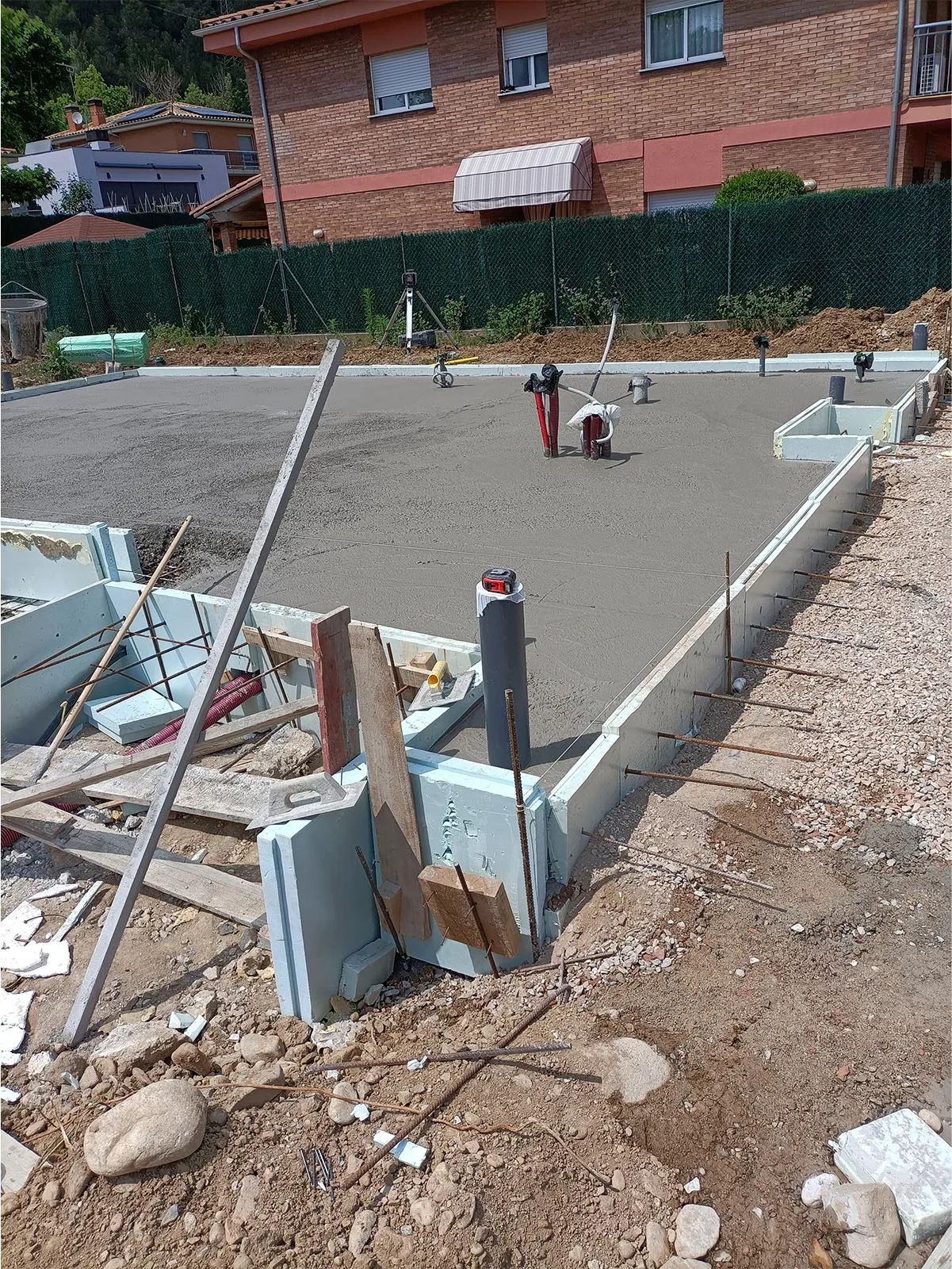Ejecución de la losa y la base de una vivienda unifamiliar en Sarrià de Ter