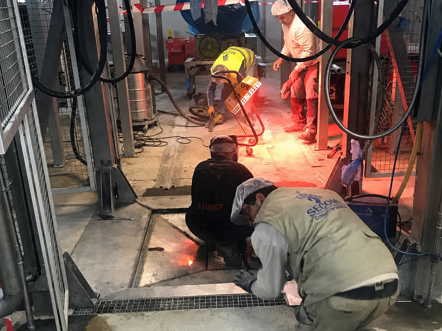 Trabajos de mantenimiento industrial en líneas de producción de Bellsolà en Aiguaviva