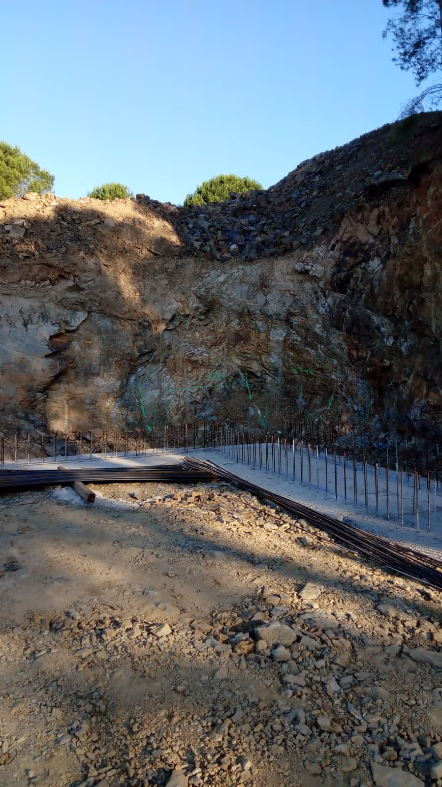 Preparación del terreno y replanteo para la construcción de la bodega Celler RIM