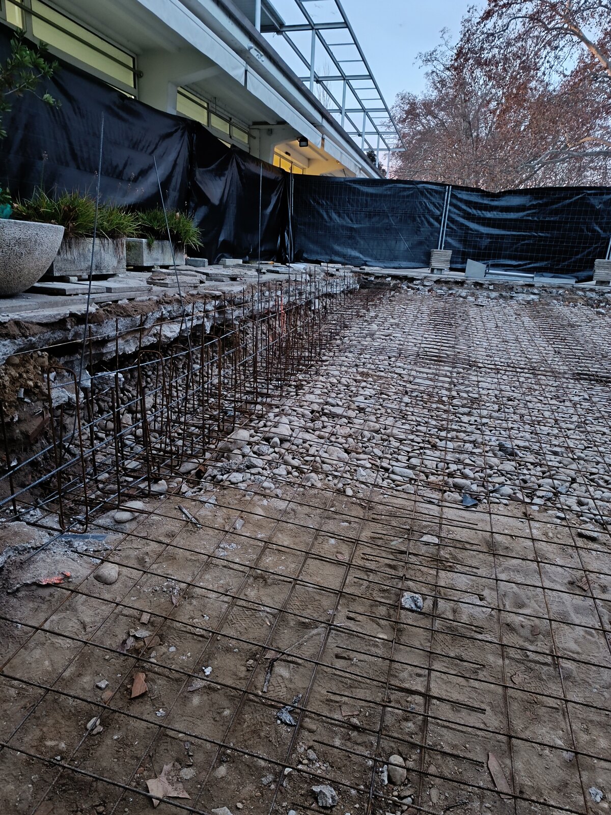 Armado de la losa de cimentación de 20 cm del nuevo acceso
